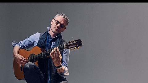 "جيسي كوك": عازف الفلامنكو الكندي وحّد الثقافات وأشعل مسارح الإمارات