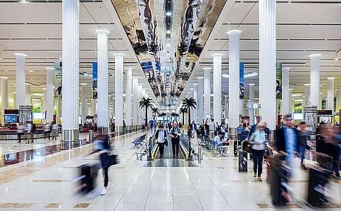 مطارات دبي تعيد استئناف عملياتها بشكل كامل