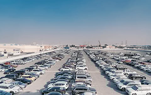 أسعار تأمين السيارات بالإمارات تقفز: دعوات للشفافية والتدخل الحكومي