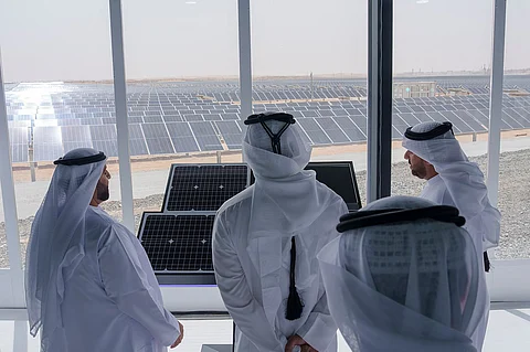 "سنا" تشرق في الشارقة: أول محطة شمسية تنير أكثر من 13 ألف منزل