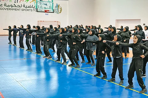برامج صيفية شرطية في عجمان ورأس الخيمة: صناعة جيل إماراتي منضبط وواعٍ بالمسؤولية الوطنية