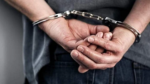 دبي: ضبط عصابة إثيوبية سرقت 30 ألف درهم من 4 شركات