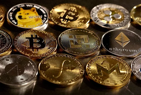 دبي تتصدر سباق العملات المشفرة: تشديد سنغافورة يدفع موجة انتقال عالمي