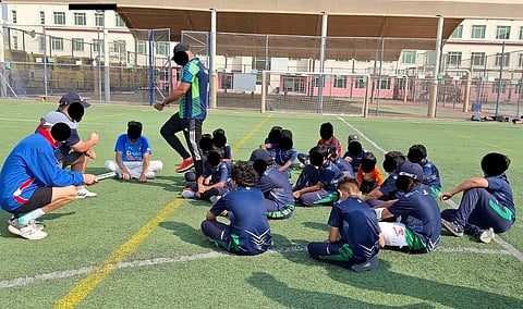 دبي: إغلاق مفاجئ لأكاديمية كريكيت تحمل اسم"روهيت شارما" يخيّب آمال عشرات العائلات