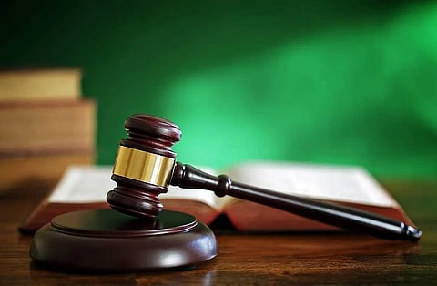 أبوظبي: إغلاق متجر محلي لانتهاكه علامة تجارية عالمية