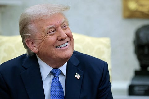 في ولايته الأولى، فرض ترامب رسومًا جمركية على مجموعة واسعة من السلع الصينية، بهدف خفض العجز التجاري وتشجيع التصنيع المحلي. واستمر هذا النهج في ولايته الثانية.