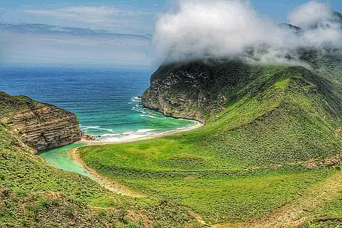 موسم الخريف في عُمان: الإمارات تصدر تحذيراً لمواطنيها المسافرين إلى صلالة