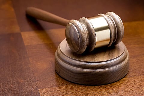 شركات التداول غير المرخصة: قصص مأساوية وخسائر بالملايين في الإمارات