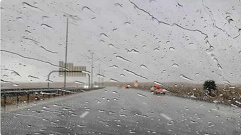 طقس الإمارات: أمطار متوقعة اليوم وأجواء رطبة ليلاً