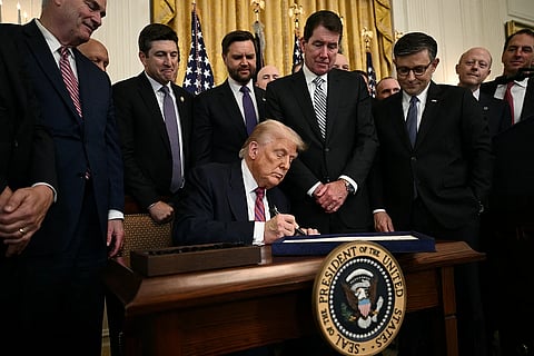 وقع الرئيس الأمريكي دونالد ترامب على قانون توجيه وتأسيس الابتكار الوطني لعملات الولايات المتحدة المستقرة)