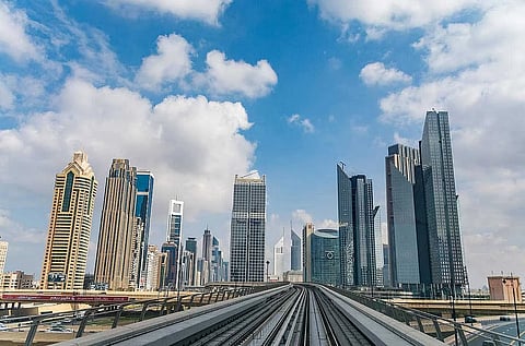أجواء صافية وغائمة جزئياً اليوم في الإمارات