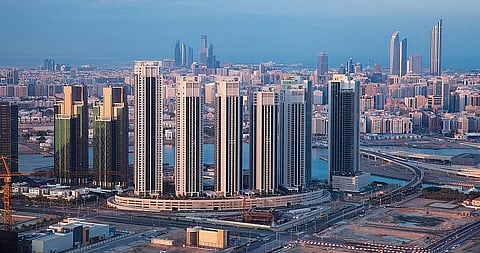 تستمر أبوظبي في الظهور كواحدة من أكثر وجهات الاستثمار العقاري جاذبية في المنطقة.