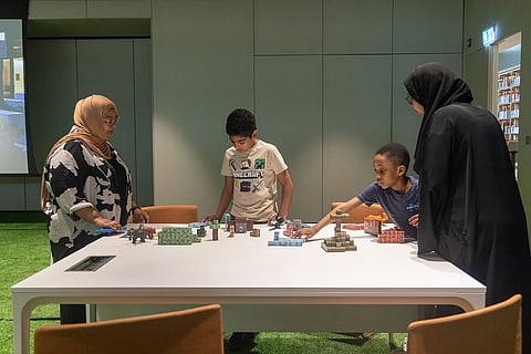 أطفال الشارقة يعيدون إحياء قصص كليلة ودمنة عبر رحلة إبداعية بالذكاء الاصطناعي
