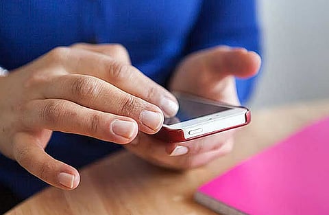 "فضفضة" الطلاق على الإنترنت قد تكلفك 500 ألف درهم: عقوبات التشهير في الإمارات