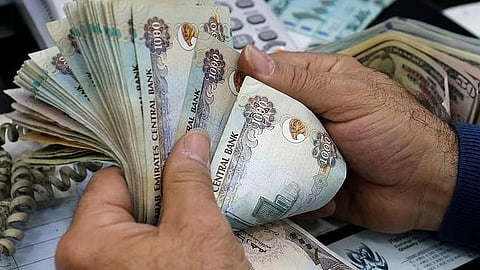 بنوك الخليج تستعد لنمو قوي في القروض وسط توقعات بخفض أسعار الفائدة