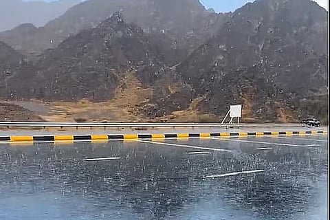 أمطار متوقعة في مناطق بالإمارات وحرارة تصل إلى 48 درجة مئوية