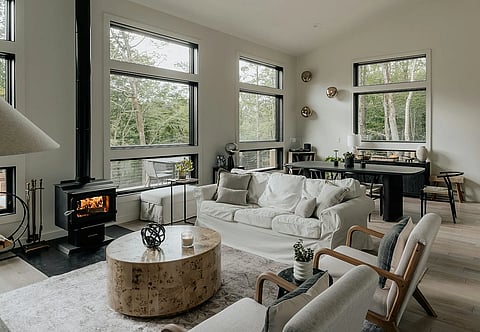 الجيل زد: بين الفوضى والنظام.. كيف يمكن تحقيق التوازن بين البساطة والمادية؟