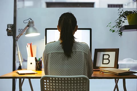 تمديد فترة التقييم في الشركات الخاصة: توازن بين الالتزام القانوني ومتطلبات الأداء