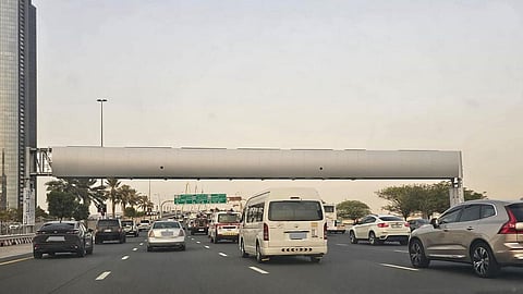 بوابة سالك في الخليج التجاري على طريق الخيل.