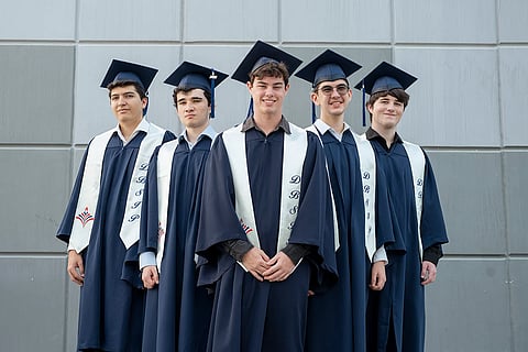 مدارس الإمارات تحتفل بنتائج قياسية في امتحانات المستوى المتقدم