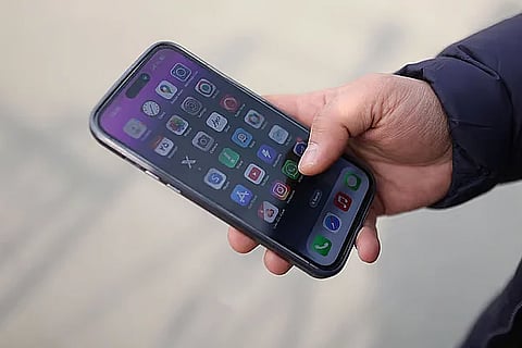 100% اتصال بالإنترنت في الإمارات… وعملاء ينفقون مئات الدراهم شهرياً لهاتفين