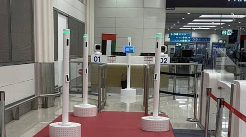 مطار دبي بلا توقف: ممر جديد ذكي ينهي إجراءات السفر في ثوانٍ