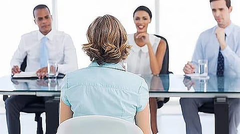 الإمارات: ارتفاع الرواتب ونقص المهارات أبرز تحديات التوظيف