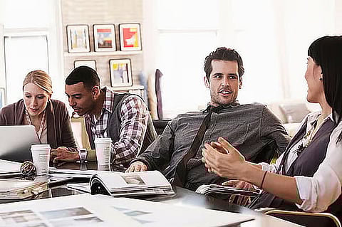 الذكاء الاصطناعي يمنح الموظفين وقتا أكبر للتفاعل