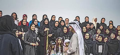 محمد بن زايد يثمن دور المرأة الإماراتية في يومها الوطني