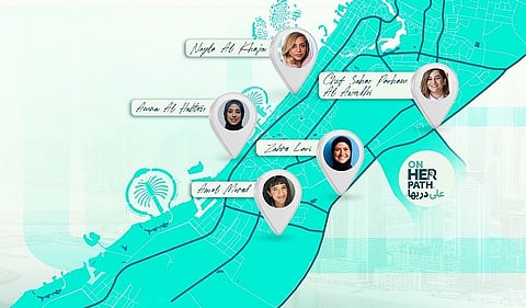 مواقف سيارات تكريمًا للإماراتيات الناجحات. الصورة: باركين