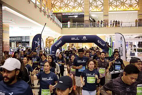 المشاركون في دبي مالاثون. الصورة: رويترز