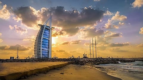 رطوبة متوقعة ليلاً وحرارة مرتفعة نهاراً بالإمارات اليوم