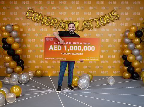 علي نهاد عبداللطيف الطيار يفوز بمليون درهم. الصورة: يانصيب الإمارات