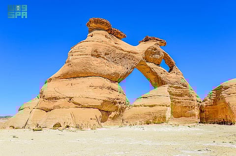 جبل "محجة" في حائل.. سجل صخري ناطق بحضارات قديمة ومعلم طبيعي ساحر