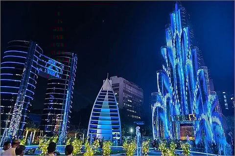 أُعيدَ إحياءُ أفقِ دبي في هذه الباندال البوجا في كلكتا. الصورة: آي بي بلوك دورجا بوجا