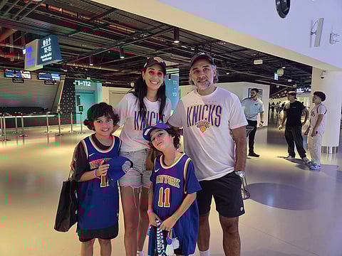 ديدا أتاسي وزوجها حمزة حمزة وأبنائها نوح وآدم.