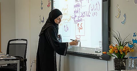 بالإقامة الذهبية والتقدير: قادة الإمارات يشكرون "المهنة الأعظم" في يوم المعلم العالمي