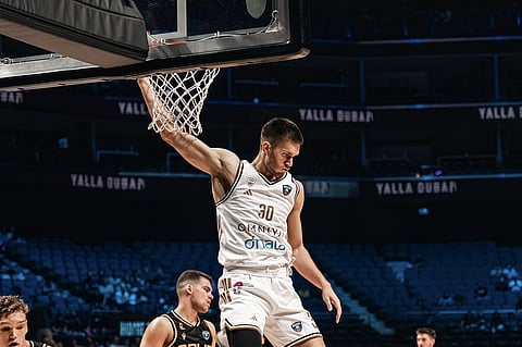 فوز كاسح لـ"دبي لكرة السلة" في افتتاح مشواره