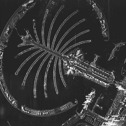 صورة لنخلة جميرا بعدسة القمر الصناعي "اتحاد سات"