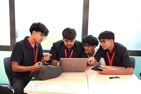 طلاب بالإمارات رواد أعمال في مسابقة تحاكي تحديات السوق الحقيقية