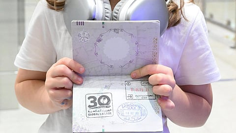 شعار "القرية العالمية" على جميع تأشيرات دبي