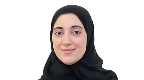 "عايدة العوضي" طبيبة إماراتية تعانق قلوب المرضى وتزرع فيهم الأمل