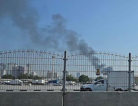 حريق في "صناعية الشارقة" قرب جسر الخان