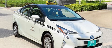 أجهزة تحديد السرعة في مركبات الأجرة بعجمان للحد من مخاطر الطريق