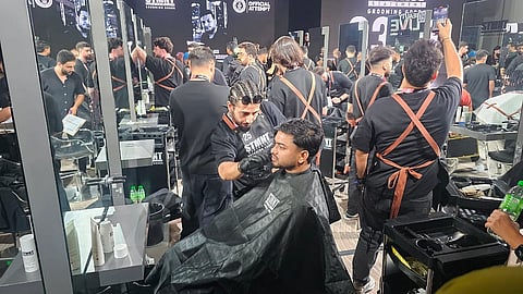 جرت محاولة تسجيل رقم قياسي عالمي في موسوعة غينيس للأرقام القياسية في معرض بيوتي وورلد الشرق الأوسط. تصوير: إس إم أياز ذاكر