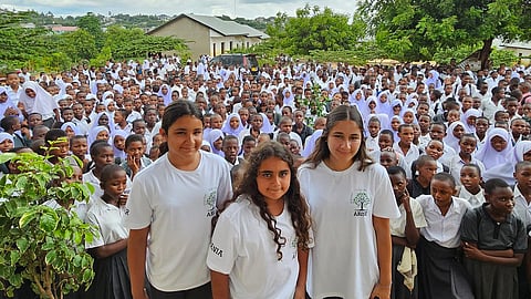عناية وسيمار ورانيا بهاسين.