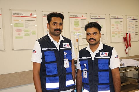 أفضل ترحيب بالإمارات: ممرضان جديدان يمنحان مسافراً "فرصة ثانية للحياة"