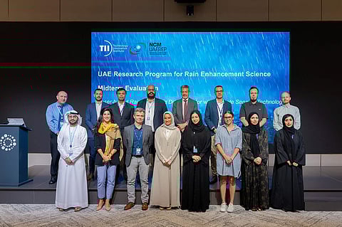 الإمارات تختبر استخدام الليزر لتحفيز هطول الأمطار