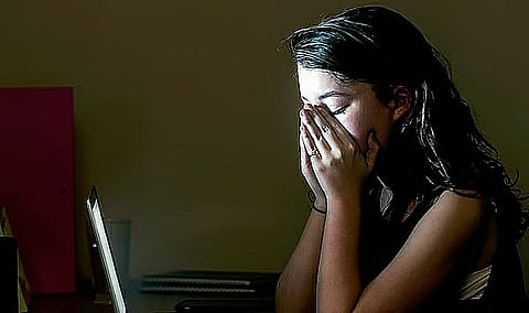 الإجازة المرضية تشمل حالات الاكتئاب والصحة النفسية في الإمارات