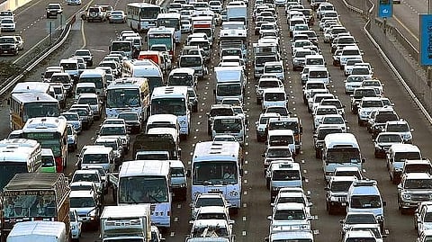 الإمارات تواجه تحدي ازدحام الطرق بسياسات تنقل ذكية وخيارات متجددة